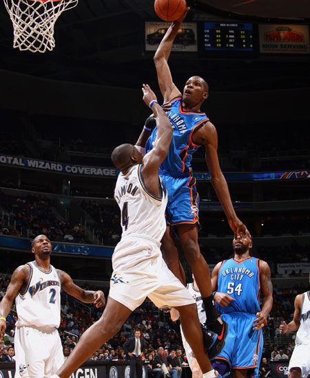 海纳：凯恩还有一年半的合同，我想不出他有什么理由离开拜仁（海纳：凯恩合同尚余一年半，我看不出他离开拜仁的理由）