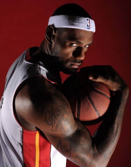 韩K联半场：门将失误朱基奇收空门大礼，济州暂0-1安养（半场战报：门将失误送礼，朱基奇推空门建功，济州暂0-1落后安养）