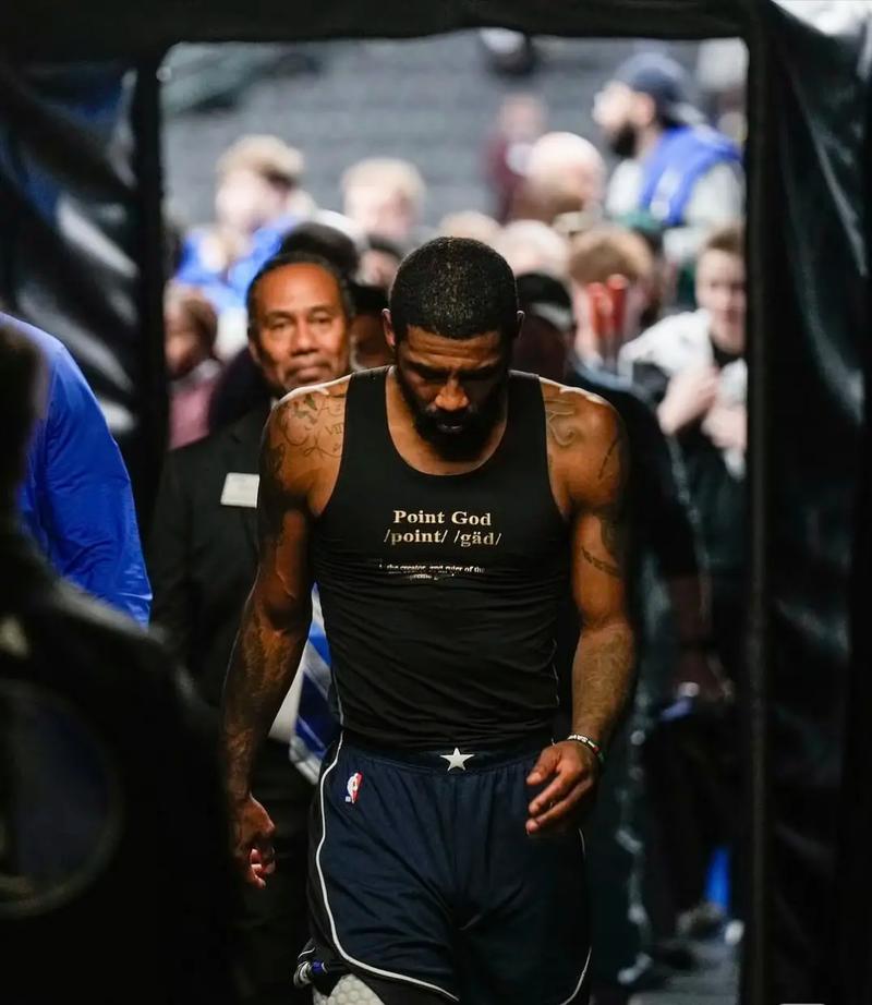 多纳鲁马身价上涨500万至4500万欧，领跑世界门将身价榜（多纳鲁马身价升至4500万欧，涨500万登顶全球门将身价榜）