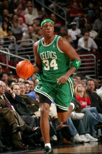 巴西上一次落位世界杯C组是2002年，近两届冠军都出自C组（巴西上次被分入世界杯C组还是2002年，最近两届的冠军皆出自C组）