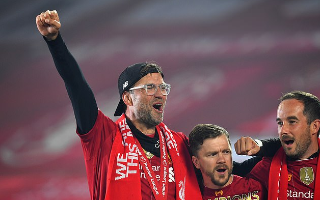 申花发布球队32岁生日海报，却把“32nd”写成“32th”（申花32岁生日海报闹乌龙，32nd被写成32th）