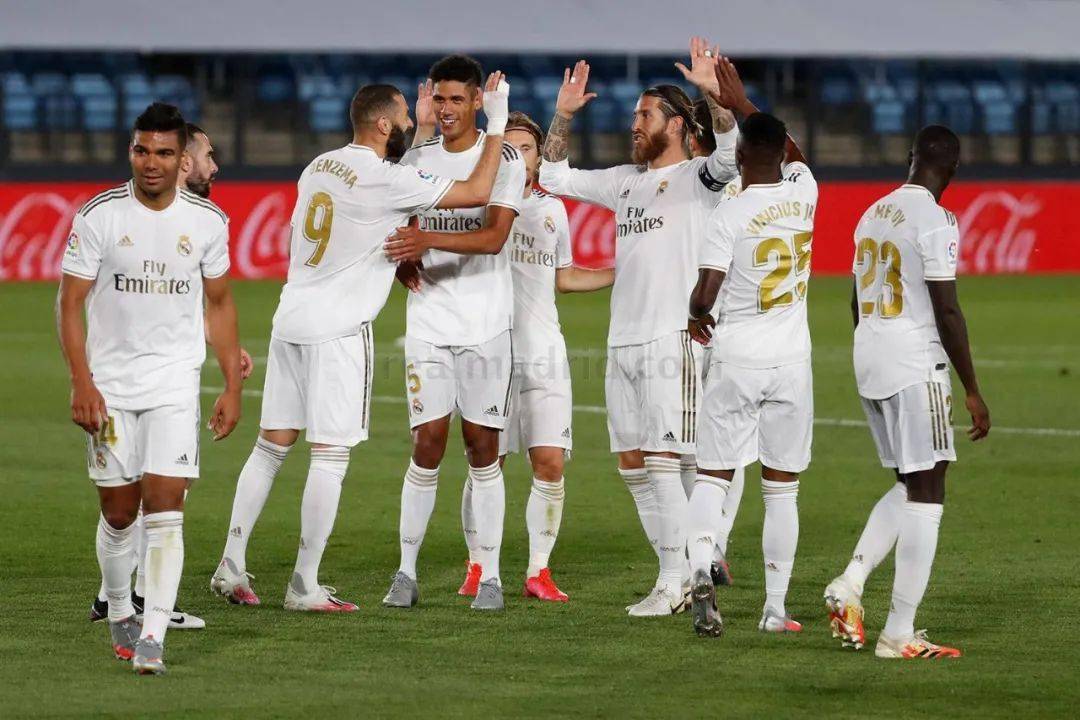 NBA焦点战：湖人客场逆转掘金,