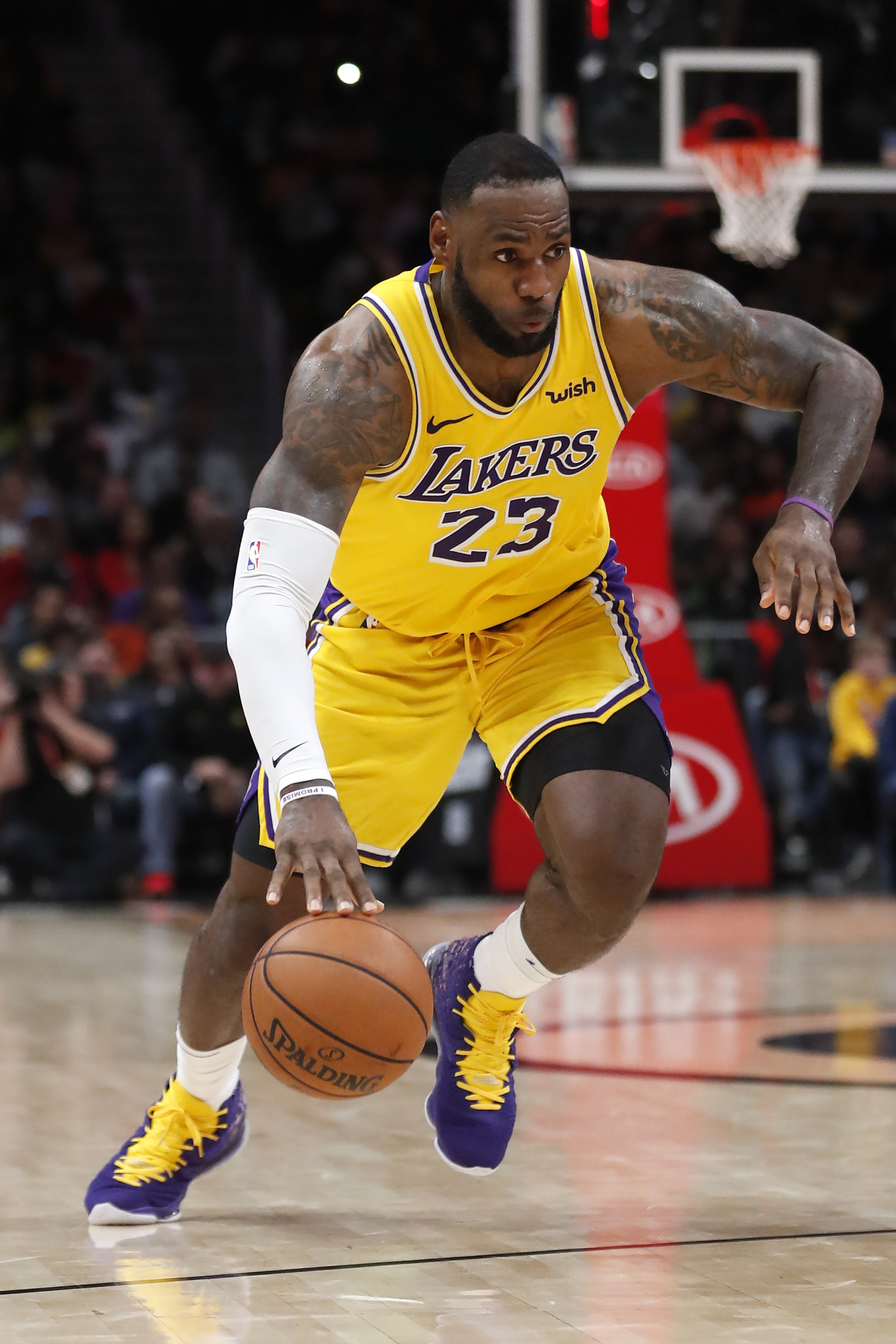 转会传闻：萨拉赫的意外利物浦决定；皇家马德里想要迪亚兹（转会风云：利物浦对萨拉赫做出意外决定，皇马锁定迪亚兹）