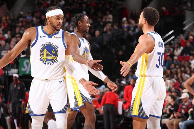 成都蓉城祝贺重庆铜梁龙成功冲超：我们携手展现西南足球风采（成都蓉城向重庆铜梁龙晋级中超致贺：携手彰显西南足球魅力）