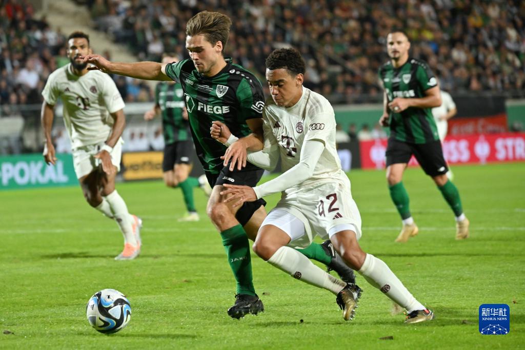 德甲战报：昂达夫戴帽+绝平，多特蒙德3-3斯图加特（德甲快讯：昂达夫上演帽子戏法压哨扳平，多特蒙德3-3战平斯图加特）