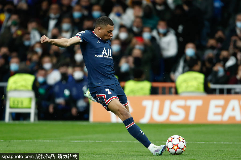 德天空：德甲三强争夺17岁中场德卡特，安德莱赫特要价2500万（德天空：德甲三豪门竞逐17岁中场德卡特，安德莱赫特标价2500万欧）