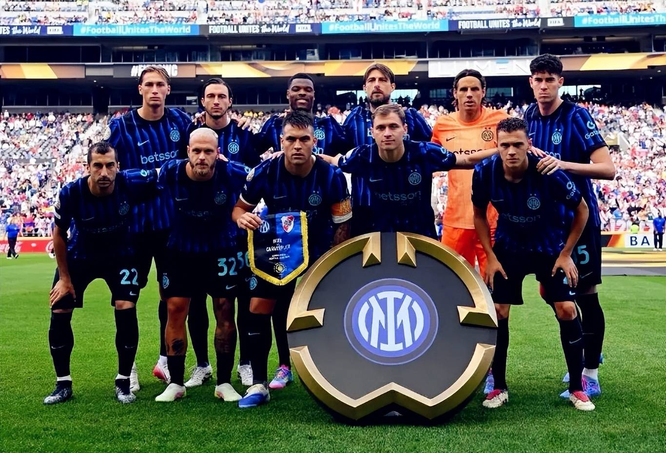 雅虎：有消息称一家中国俱乐部向拉斐尔开出很丰厚的合同报价（雅虎：传中国俱乐部向拉斐尔奉上高薪合同报价）