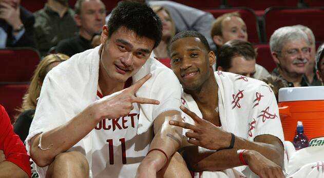 半场：尤文1-0紫百合，科斯蒂奇世界波，DV9造点被取消+失单刀（半场：尤文1-0领先紫百合，科斯蒂奇远射建功，DV9点球被取消且单刀不进）