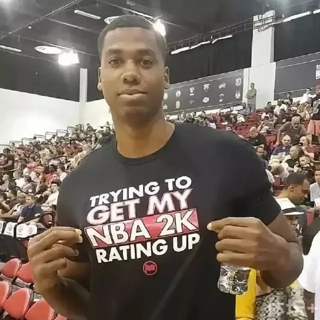 要求西甲让步马拉松遭拒，瓦伦市长抨击特瓦斯只关心电视球迷（西甲拒为马拉松让步，瓦伦市长批特瓦斯只顾电视观众）