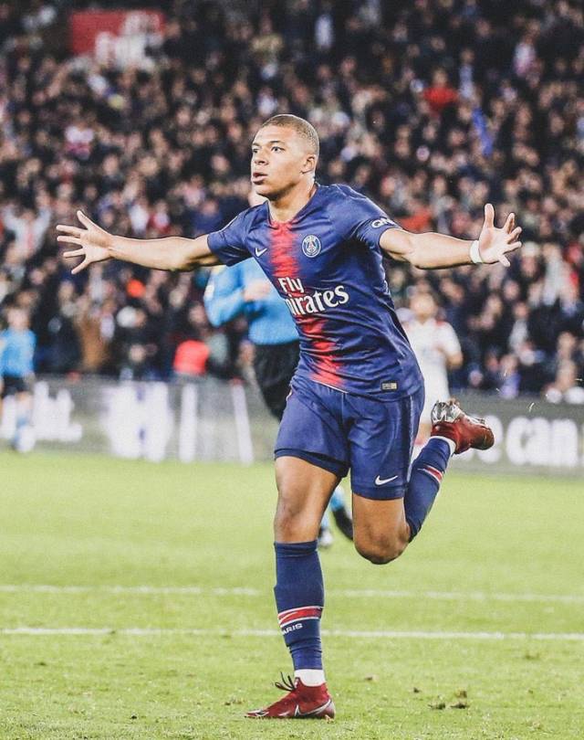 米体：莫伊塞-基恩正在与前意大利环球小姐约会（米体称：莫伊塞·基恩正与前意大利环球小姐交往）