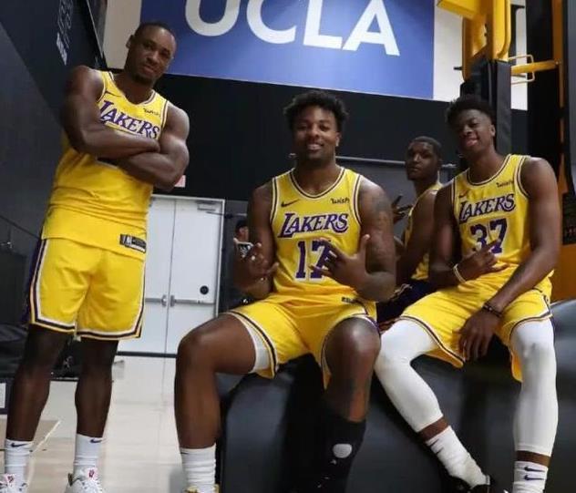 火记：谢泼德在进攻端火力十足，未来将牢牢占据火箭的首发（随队记者：谢泼德进攻端火力爆表，未来有望稳固火箭首发）