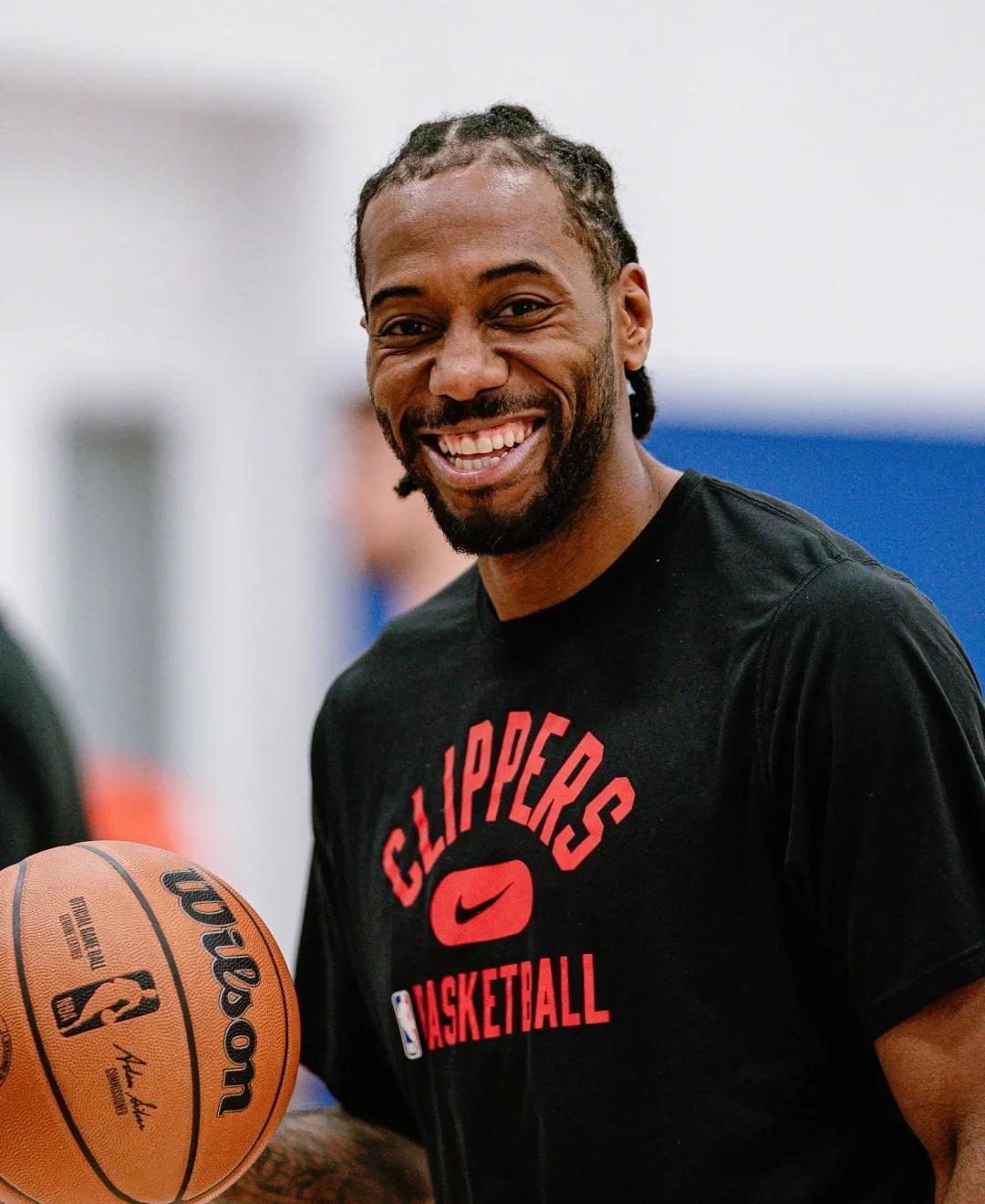 北青：向余望不参加冲超庆祝直奔U22，确认下赛季留在铜梁龙（北青：向余望缺席冲超庆祝赶赴U22，已确定下赛季继续效力铜梁龙）