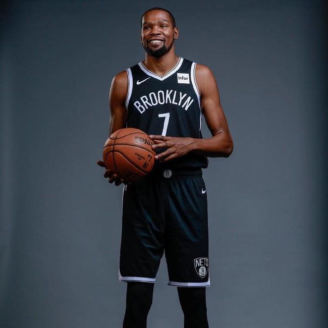 法尔克：拜仁认为超6500万欧签雅克松太贵，在关注弗拉霍维奇（法尔克：拜仁认为为雅克松花6500万欧以上不划算，正关注弗拉霍维奇）