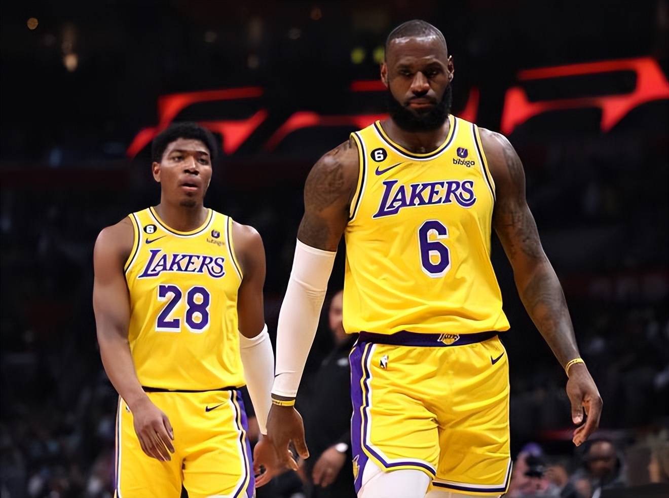 三分失准却依旧赢球（外线哑火仍带走胜利）