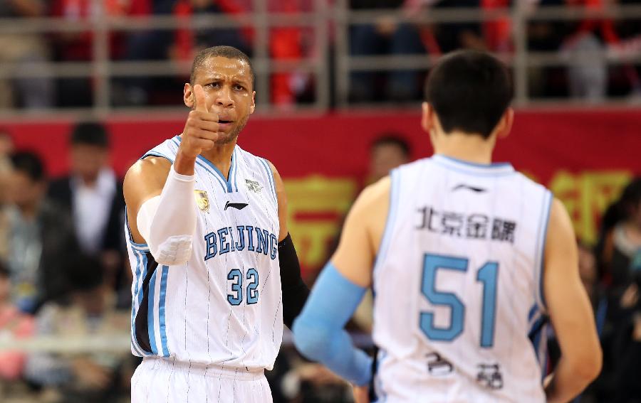 巴恩斯暴露进攻短板，近20次出手，命中率仅为33.3%（巴恩斯进攻乏力：最近20投命中率仅33.3%）