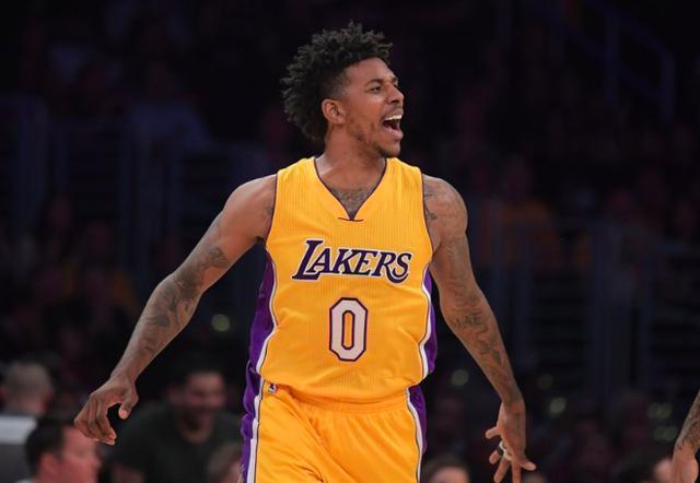 扑救率85.2%场均丢球0.57，斯维拉尔两项数据五大联赛门将第一（85.2%扑救率、场均0.57失球，斯维拉尔双项数据居五大联赛门将之首）