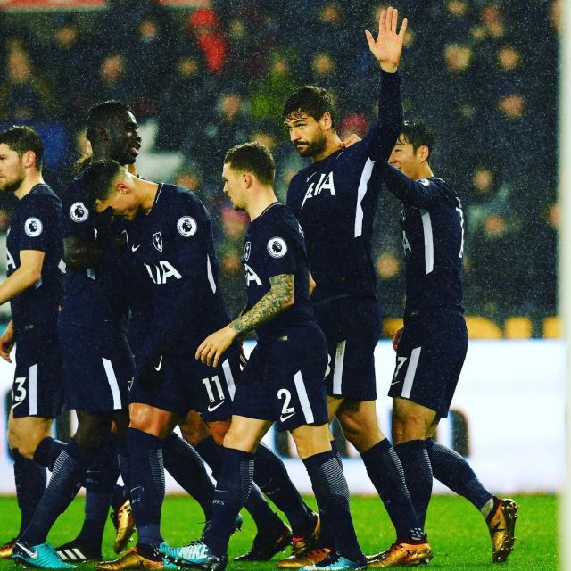 上任后首次露面，国足新帅邵佳一现场观战中国U22vs越南U22（履新首秀！国足新帅邵佳一现场考察中国U22对阵越南U22）